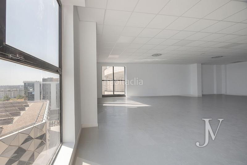 Foto ceb2d7e1-911f-4836-8054-8243b719d184. Office space with heating parking in Las Tablas Madrid