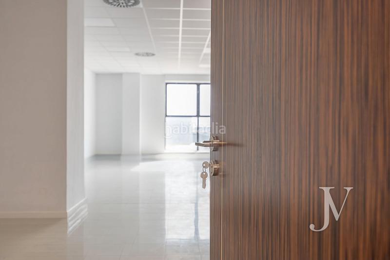 Foto f7197ca5-7a9f-4c93-b4e0-de47cbe8d6c1. Ufficio con riscaldamento parcheggio in Las Tablas Madrid