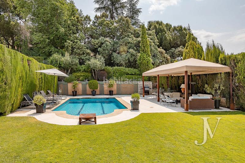 Foto 4913c5d0-3a53-4e57-aaca-f834905f6915. Casa adossada amb xemeneia calefacció aparcament piscina a Madrid