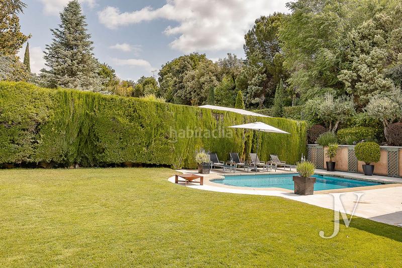 Foto 8601a401-97f8-484f-b66b-be7d883a0807. Casa adossada amb xemeneia calefacció aparcament piscina a Madrid