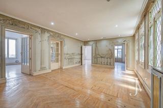 Etagenwohnung en Calle de ferraz 11. Ferraz - rosales 588m2, 4planta y nico, para reformar, de esqu