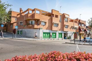 Local Comercial en Calle de isaac albéniz 2. Local en alcobendas, 216m2, de esquina, bien ubicado, antigua su