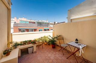 Àtic a Trafalgar. Ático con terraza, en finca clásica con techos de 2,90 m y en un