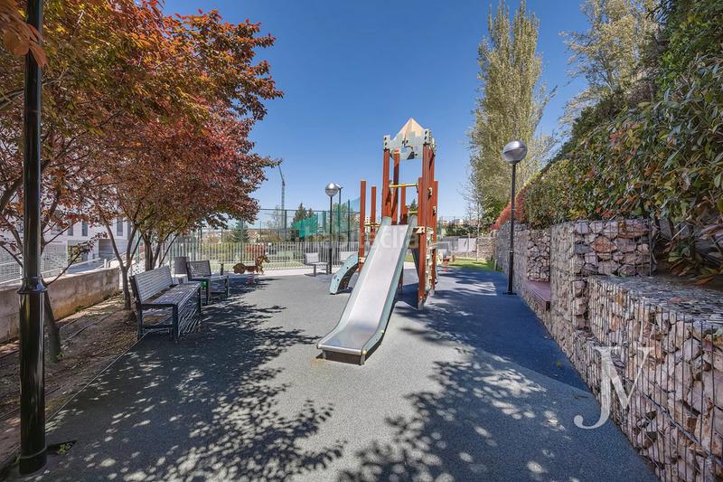 Foto de365dfb-5fe2-4774-9ad2-65cd39ee043a. Piso en calle valderaduey 4 puerta de hierro: edificio construido en el 2015, con piscina zona infantil, pádel, gimnasio, sala polivalente para cumpleaños en Madrid