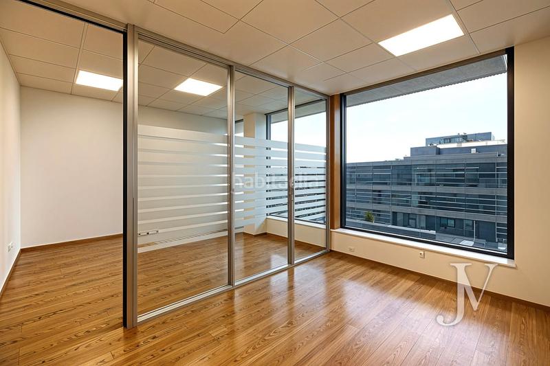 Foto a2eb1ee6-0bcf-43f1-92e3-149c44a65ff8. Miete büro mit heizung parking in La Florida - El Plantío Madrid