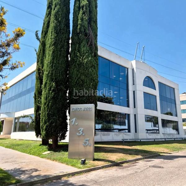 Foto 54bccb94-3ef2-4f62-ade3-129c157eda70. Rent office space in calle del musgo 5 in La Florida - El Plantío Madrid