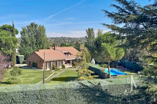 Chalet à Nuevo Gijón. Ciudalcampo: 3.200m2 de parcela, cerca de la entrada, 2º fila de