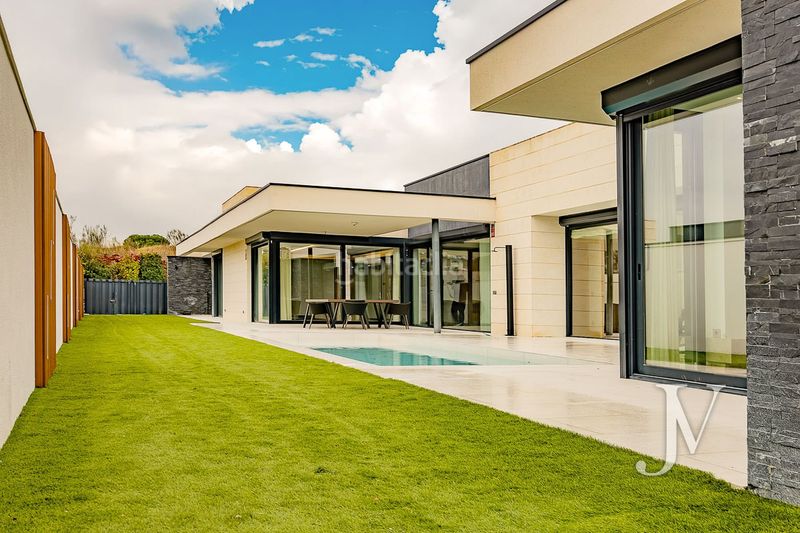 Foto 11f70e3d-3435-46bd-b10b-4043e8377713. Casa amb calefacció aparcament piscina a Valdecabañas Boadilla del Monte