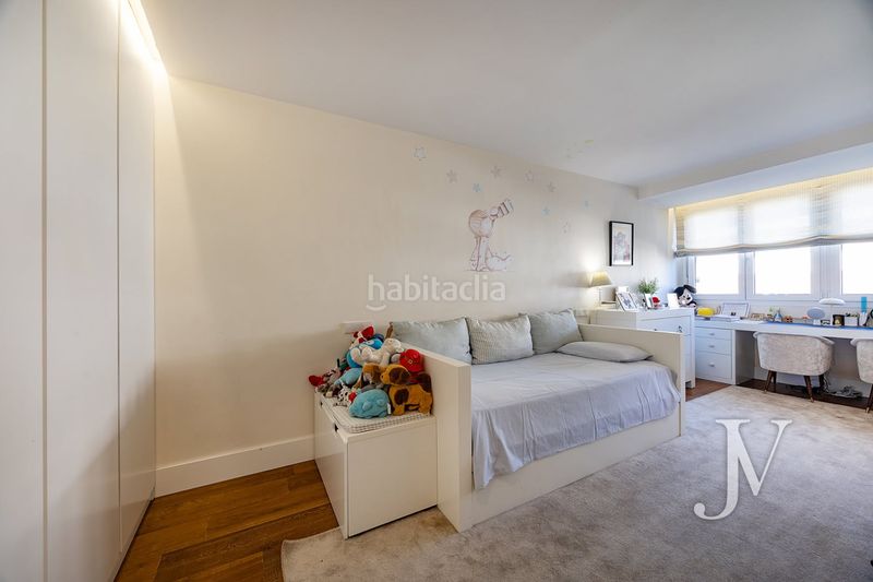 Piso puerta de hierro: piso de 280m2 con muy buenas calidades, distribución amplia y buena urbanización con jardín y piscina en Madrid - Imagen 15