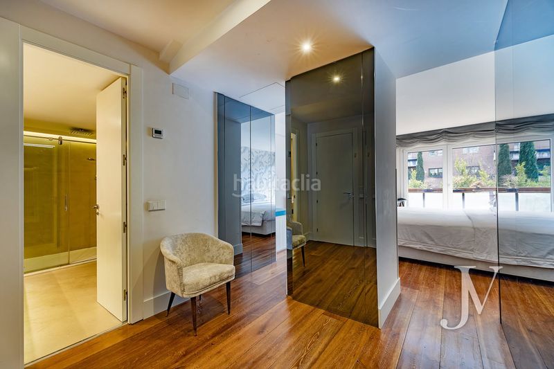 Piso puerta de hierro: piso de 280m2 con muy buenas calidades, distribución amplia y buena urbanización con jardín y piscina en Madrid - Imagen 9