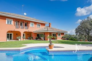 Chalet in Ciudalcampo. Ciudalcampo: parcela de 6.000m2, segregable en 2, vivienda en 2