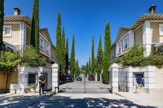 Casa aparellada a Conde Orgaz - Piovera