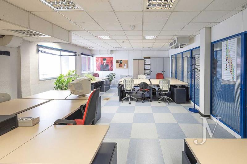 Foto 14151e8e-6298-464e-8dbf-a5e6954cca5d. Büro mit heizung in Concepción Madrid