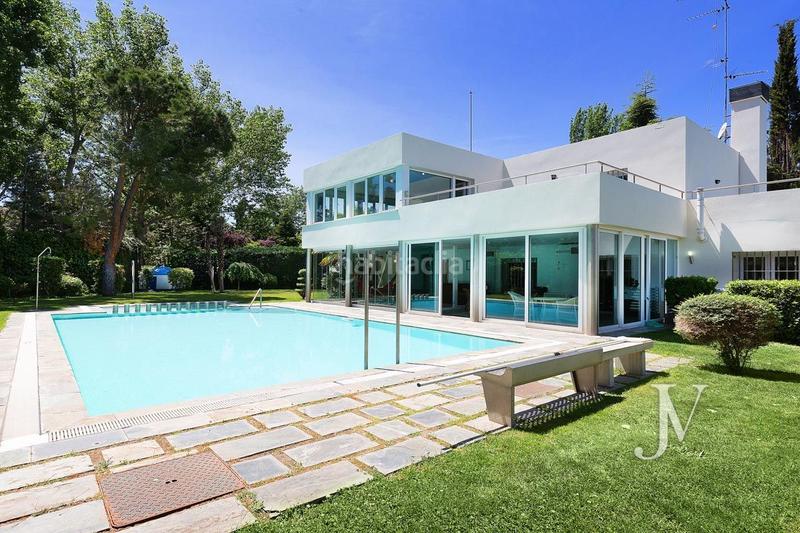 Foto 1bb260ef-0efa-4730-ac4b-ae3b23cb8d34. Chalet mit heizung parking pool in urbanización La Moraleja La Moraleja