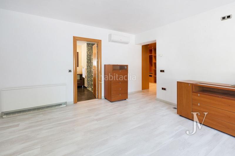 Foto 57f4ec08-ab21-4a5a-8c5a-e6eb929de1ee. Chalet mit heizung parking pool in urbanización La Moraleja La Moraleja