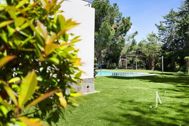 Foto 67725119-db52-45f0-a7aa-1da28048b7ef. Chalet mit heizung parking pool in urbanización La Moraleja La Moraleja