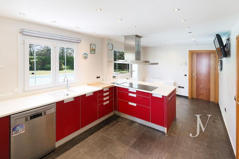 Foto 7d3a3498-374a-40dd-b660-8217eb7127ad. Chalet mit heizung parking pool in urbanización La Moraleja La Moraleja