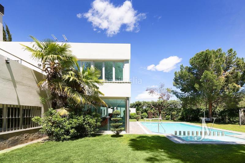 Foto 7f6ef463-cbaf-4ade-b1e7-d56f260bbbc8. Chalet mit heizung parking pool in urbanización La Moraleja La Moraleja