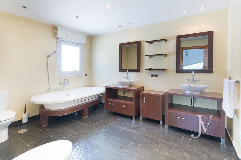 Foto b799c28c-a7c3-498f-8b98-bb4fe0146260. Chalet mit heizung parking pool in urbanización La Moraleja La Moraleja