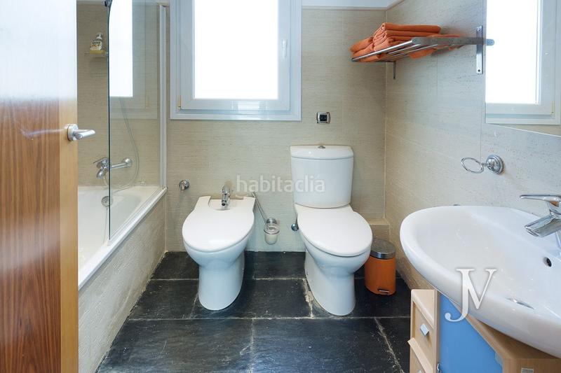 Foto bd7df2d6-827b-4586-bf83-719e1c7d3ea4. Chalet mit heizung parking pool in urbanización La Moraleja La Moraleja