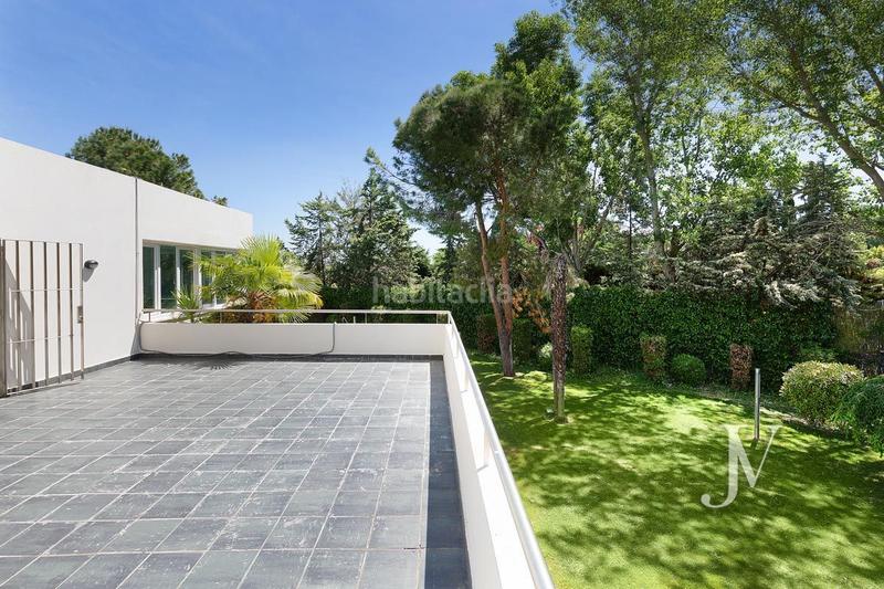 Foto d7e8a703-b866-42e0-b526-f688bdc85192. Chalet mit heizung parking pool in urbanización La Moraleja La Moraleja