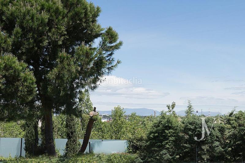 Foto dea39a3a-3da8-4240-8a96-ca25e96eb5d9. Chalet mit heizung parking pool in urbanización La Moraleja La Moraleja