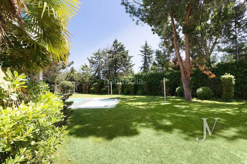 Foto debb4fe0-b6e4-4afa-83e5-e749a777973c. Chalet mit heizung parking pool in urbanización La Moraleja La Moraleja