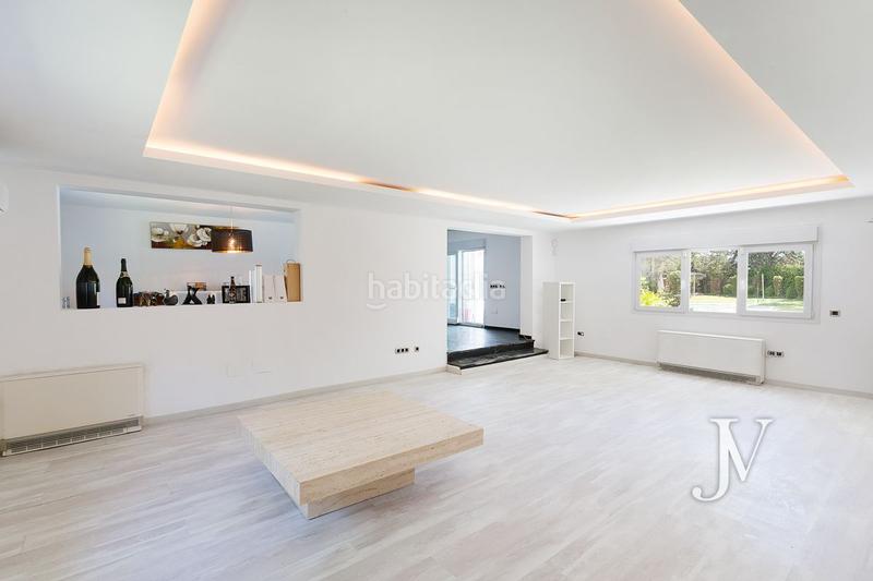 Foto f472cad6-09c0-4f1f-bf38-1af08af78a9b. Chalet mit heizung parking pool in urbanización La Moraleja La Moraleja