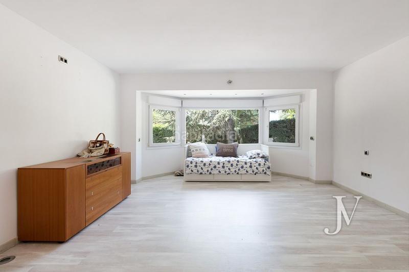 Foto 02b17507-b8cb-48df-9626-5b7065b0511f. Xalet amb calefacció aparcament piscina a urbanización La Moraleja La Moraleja