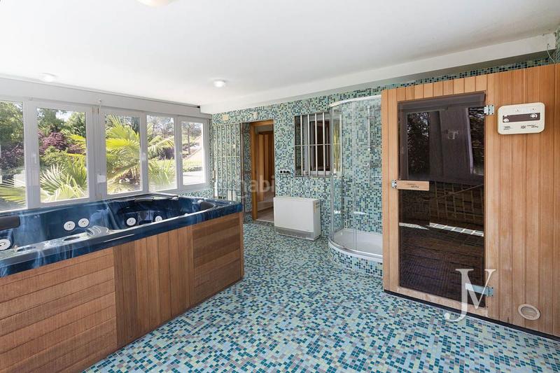 Foto 1f2062c0-7537-42a2-a6c4-4d9c6a6d09cf. Xalet amb calefacció aparcament piscina a urbanización La Moraleja La Moraleja