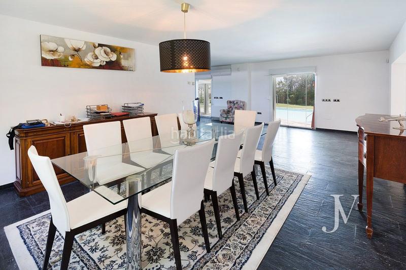 Foto 3374ae53-1998-41da-9991-b0d339803082. Xalet amb calefacció aparcament piscina a urbanización La Moraleja La Moraleja