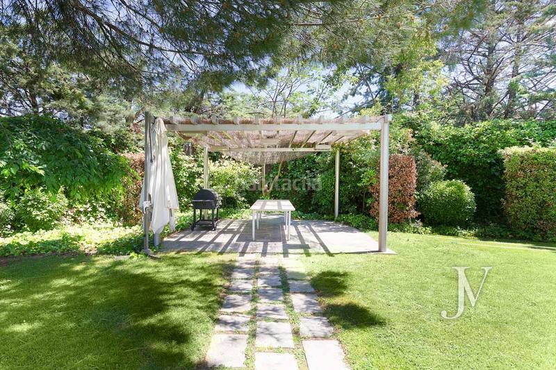 Foto 8510183d-19b4-4bb4-8865-3d1719887830. Xalet amb calefacció aparcament piscina a urbanización La Moraleja La Moraleja