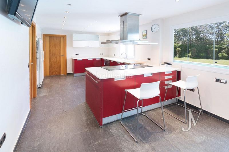 Foto c58a3be3-3954-442a-908a-287ba5c79d24. Xalet amb calefacció aparcament piscina a urbanización La Moraleja La Moraleja