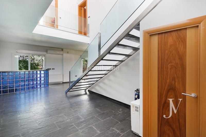 Foto d27ce237-a7a7-4b28-b19b-0f62ff07d719. Xalet amb calefacció aparcament piscina a urbanización La Moraleja La Moraleja