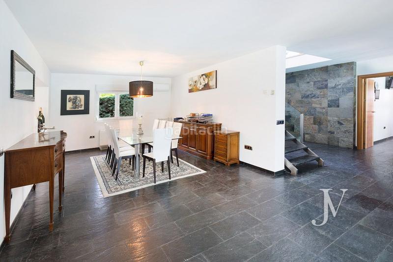 Foto e634352a-fc92-4472-8de1-655ff0eeac89. Xalet amb calefacció aparcament piscina a urbanización La Moraleja La Moraleja