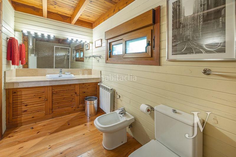 Foto 630ef27b-9364-4e59-8842-af90cc02f794. Chalet con riscaldamento parcheggio piscina in Somosaguas Pozuelo de Alarcón