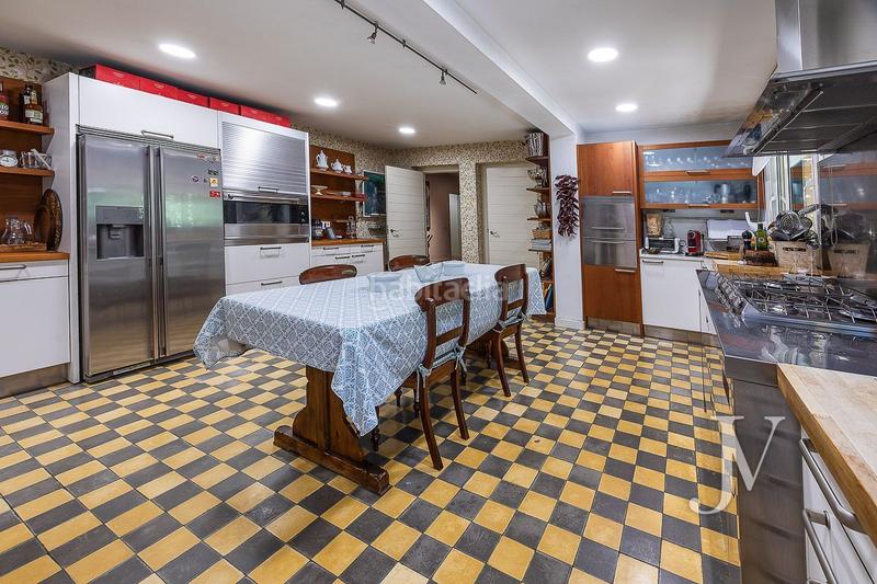 Foto 4ffc90f2-4b19-4fed-a7b3-a3113e50c8b1. Xalet amb calefacció aparcament piscina a Somosaguas Pozuelo de Alarcón