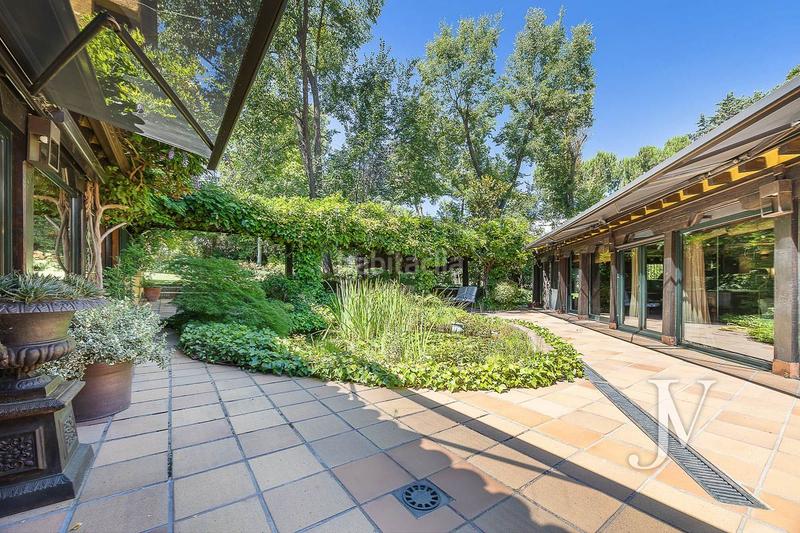 Foto d4ecec63-02bf-4c02-b30a-231f81a6952e. Xalet amb calefacció aparcament piscina a Somosaguas Pozuelo de Alarcón