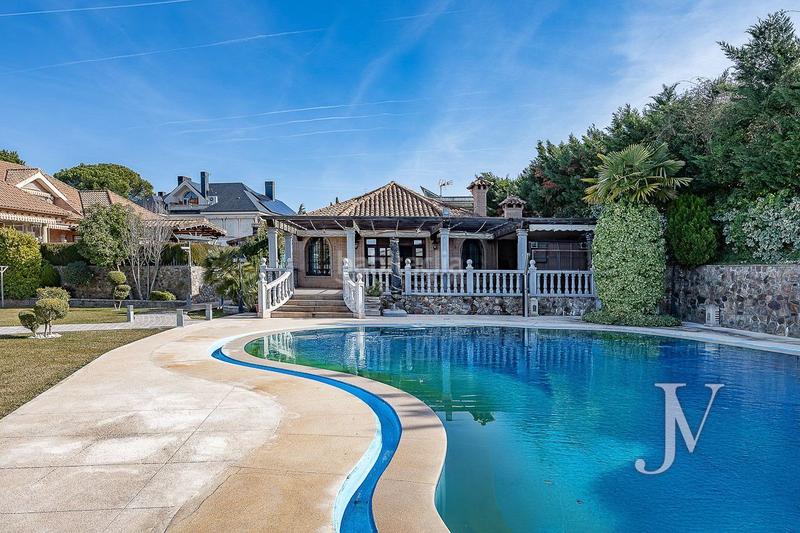 Foto 14e9adea-8354-446f-bdb0-f55510884c11. Chalet en Casar (El)