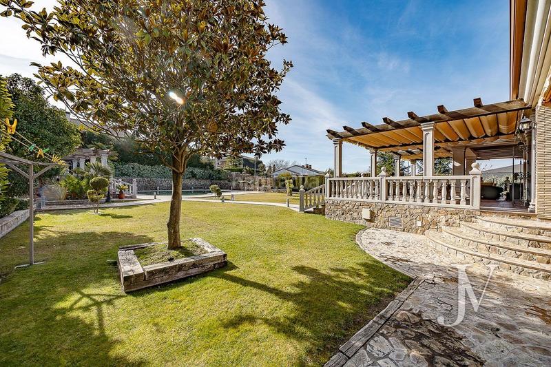 Foto 2b9798a0-02f6-4ea4-be58-56e89696c957. Chalet en Casar (El)