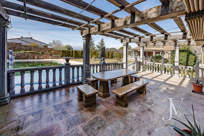 Foto cf8d3350-067e-46f1-949a-3327c8ed68b4. Chalet en Casar (El)