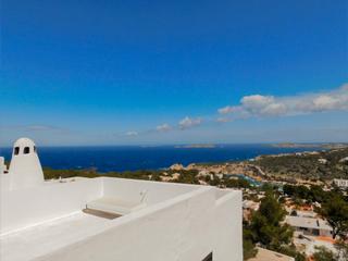 Àtic a Carrer club vista mar 18. Renovado ático a 500 m del mar con vistas panorámicas