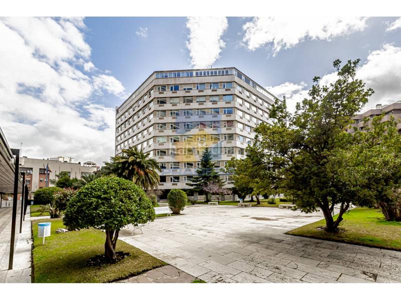 Foto b09580b0-8dbe-4b6a-b553-1f1e4ebd11d2. Oficina ideal inversores !!! se vende planta de oficinas en el representativo edificio parque de las naciones en Madrid