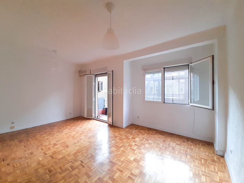 Foto 23954a2e-e811-45c9-b6dc-181c85b5a6c1. Rent flat with heating in Fuente del Berro Madrid