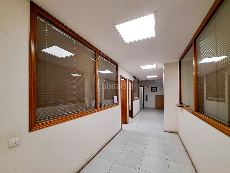 Foto d371f323-aac1-48d3-af38-f82cb6a60cc9. Büro in calle de albasanz 34 in Simancas Madrid