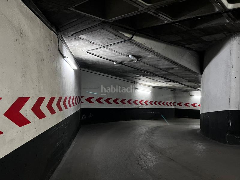 Foto f7233c20-690b-4885-89cb-6ca1b3bd614a. Aparcament cotxe a calle del doctor cirajas 3 a Pueblo Nuevo Madrid