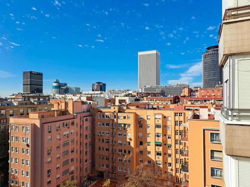 Foto edc3fccb-20e1-4199-bc0c-5b5e1938ba43. Flat in calle de santo domingo de silos 4 in El Viso Madrid