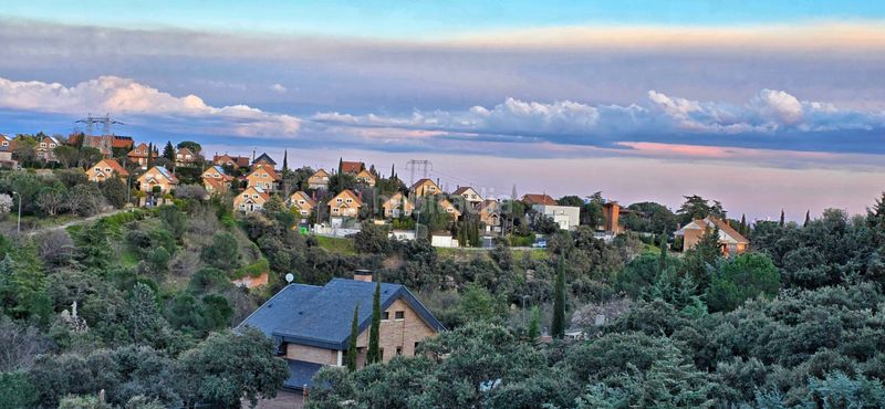 Foto fbb12ea2-7858-4870-b5e5-439228e7fcc8. Xalet amb xemeneia calefacció a El Peñalar - Arroyo de Trofas - Montealegre Torrelodones