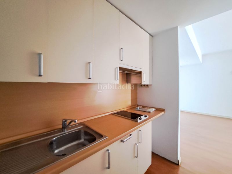 Foto a8b4551a-f66d-42d0-95e2-cc616c701a5a. Ufficio in calle de san romualdo 26 in Simancas Madrid
