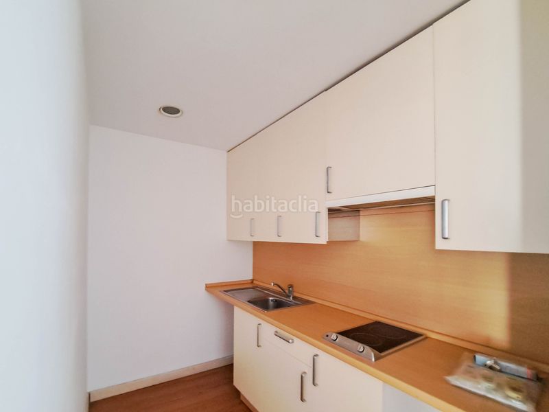 Foto d037210e-4276-4872-a14a-2e176d98b186. Ufficio in calle de san romualdo 26 in Simancas Madrid
